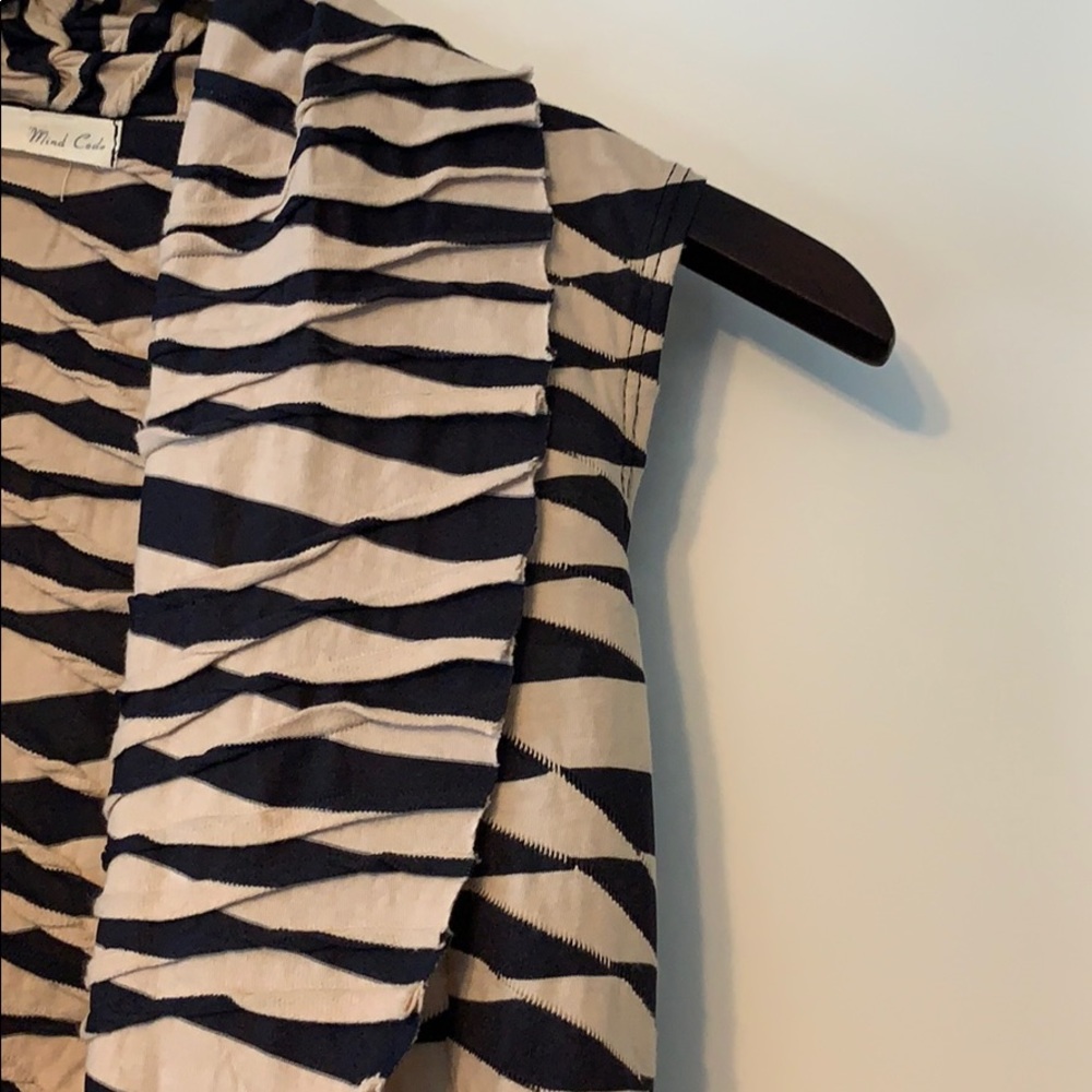 Vest - Picture 3 of 8